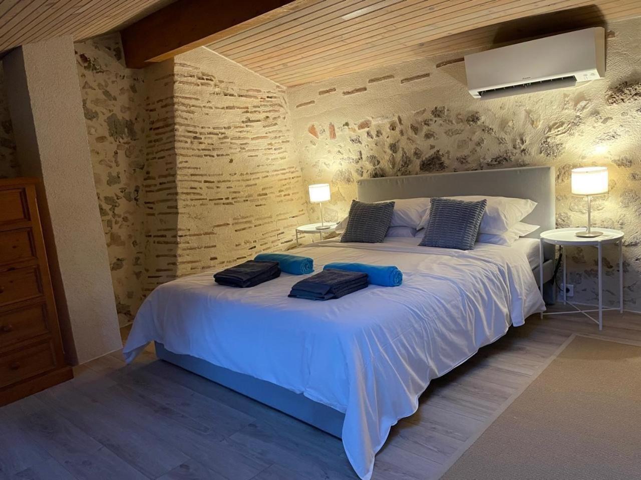 Gites De Verger, Stylish Self Catering Cottages In Sos Luaran gambar